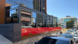 giyotin cam kış bahçesi sistemi otomatik dikey açılır cam balkon