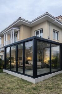 Beyoğlu kış bahçesi modern cam sistemli villa kış bahçesi uygulaması