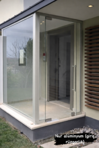 Villa giriş açılır kapılı cam rüzgarlık sistemi