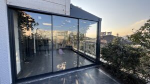 Teras için sürgülü cam balkon sistemi ısıcamlı kış bahçesi uygulaması