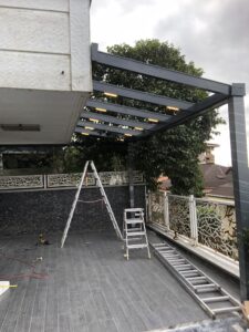 Balkon kış bahçesi nasıl yapılır sorusuna uygun alüminyum konstrüksiyon kurulum aşaması