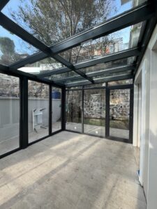 cam tavanlı kış bahçesi sistemi modern villa tasarımı