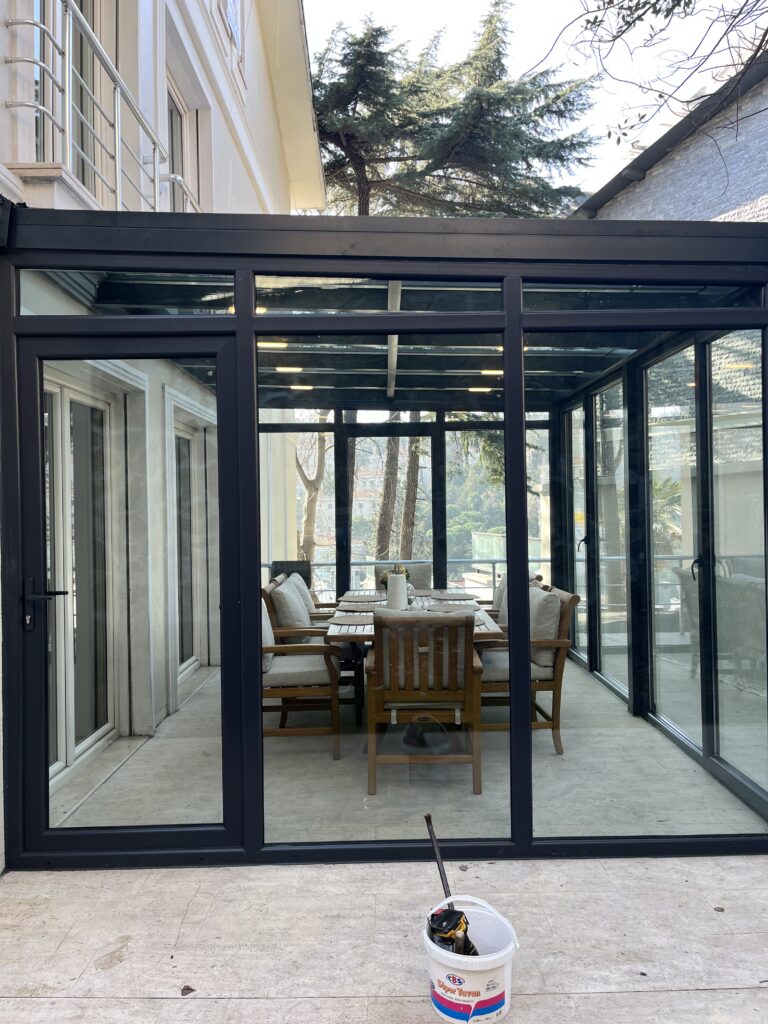 izmit kış bahçesi modeli köşe cam sistem modern villa kış bahçesi
