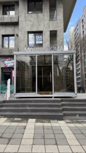 Kadıköy Bağdat Caddesi’nde uygulanan modern cam kış bahçesi projesi