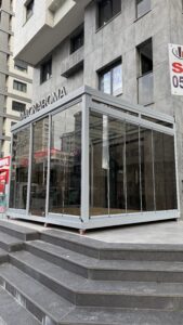 Kadıköy Bağdat Caddesi cam kış bahçesi vitrin tipi modern uygulama