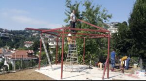 yuvarlak kış bahçesi yapımı demir konstrüksiyon kurulumu bahçede Nur Kış Bahçesi