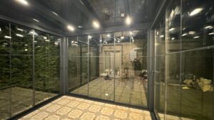 Büyükada kış bahçesi sürgülü cam sistem modern kapalı teras uygulaması