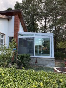 müstakil ev kış bahçesi sineklikli cam kapama sistemi modern uygulama