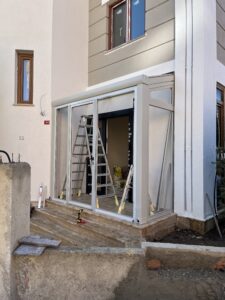 kış bahçesi yapım aşaması alüminyum profil montaj çalışması