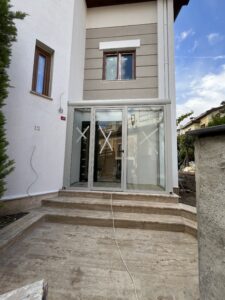 İdealist Kent villa giriş rüzgarlık cam kapı sistemi