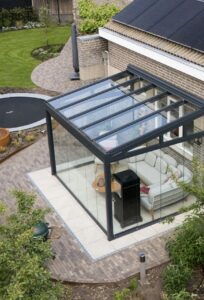 kış bahçesi yaptırırken dikkat edilmesi gereken modern cam kış bahçesi örneği