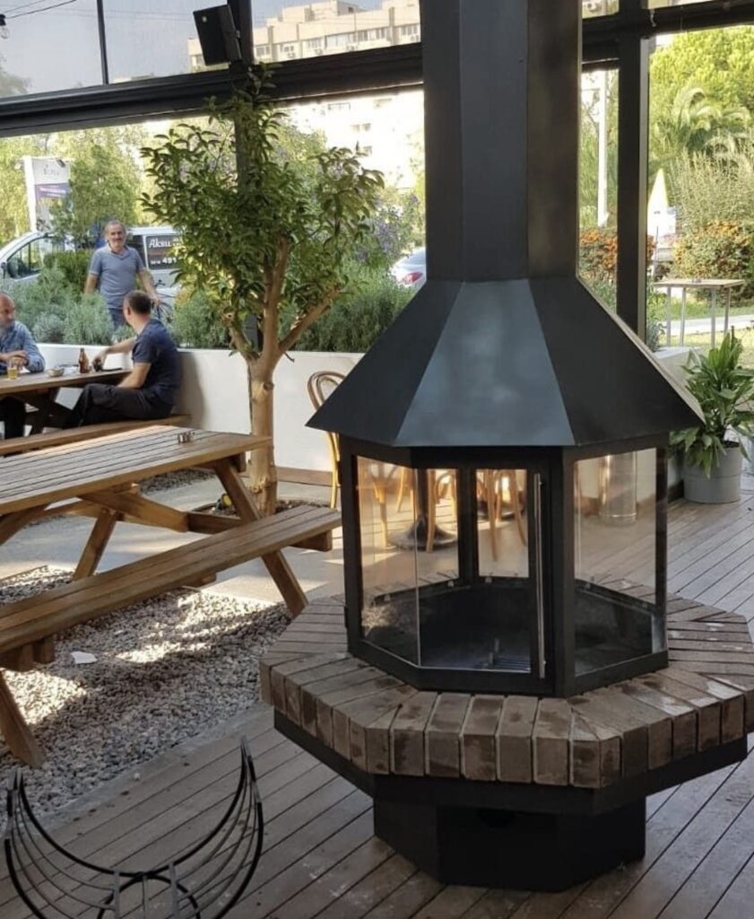 merkezi şömineli kış bahçesi açık veranda metal şömine modern tasarım