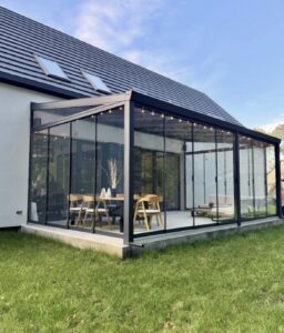 modern kış bahçesi cam sistemli teras kapama örneği