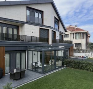 Villa dış mekan pergola ve kış bahçesi cam sistemli modern uygulama