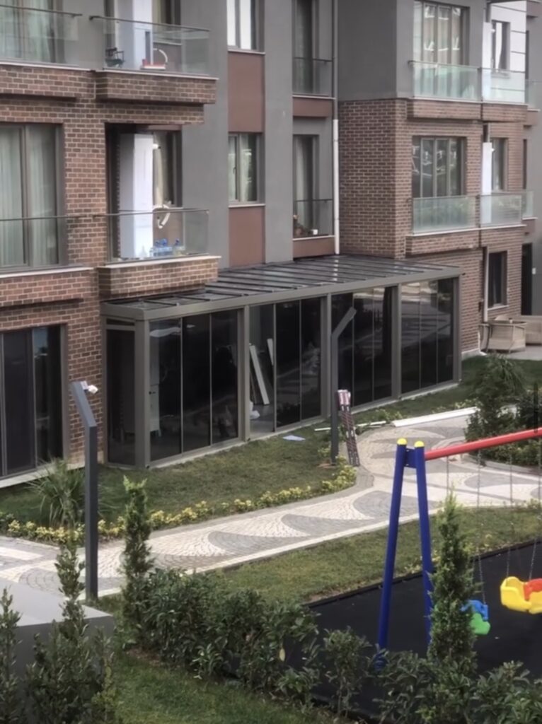 İstanbul Kurtköy kış bahçesi projesi cam kapama modern kış bahçesi uygulaması