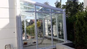 Zekeriyaköy’de yapılan PVC doğramalı ısı yalıtımlı modern kış bahçesi uygulaması