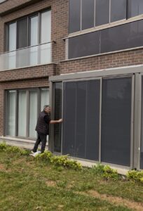 kış bahçesi sürgülü sineklik sistemi uygulaması 