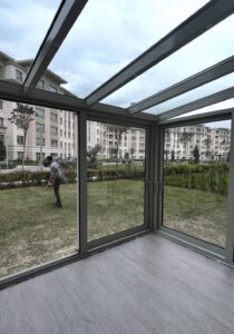 Zeytinburnu kış bahçesi sistemleri cam tavanlı modern iç mekan uygulaması