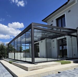 İzmir kış bahçesi geniş cam sistemli modern villa uygulaması