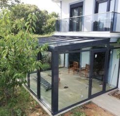Villa tipi PVC ısı yalıtımlı modern kış bahçesi sistemi dış mekan görünümü