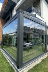 Akseki sürgülü cam kış bahçesi sistemi modern dış mekan uygulaması